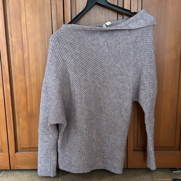 Anthropology “Moth” brand lilac sweater. - Picture 6 of 9